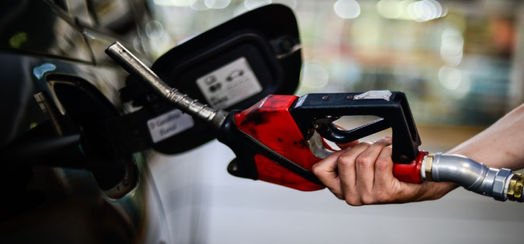 COMBUSTÍVEIS: CMO aprova redução de tributos para combustíveis sem compensação.