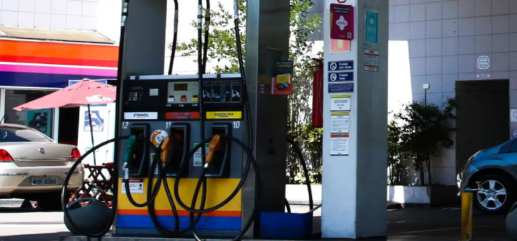 COMBUSTÍVEIS: Preço da gasolina sobe mais que o esperado e revolta consumidores em Curitiba.