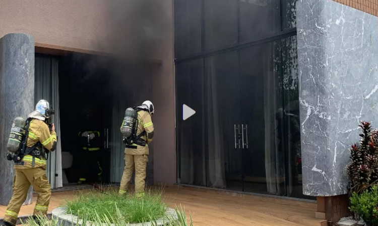 Comércio pega fogo no Centro de Cascavel