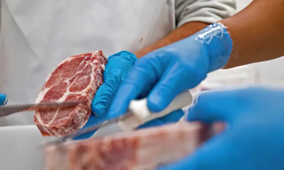 Conab: aumento na produção de carnes deve manter preços baixos.
