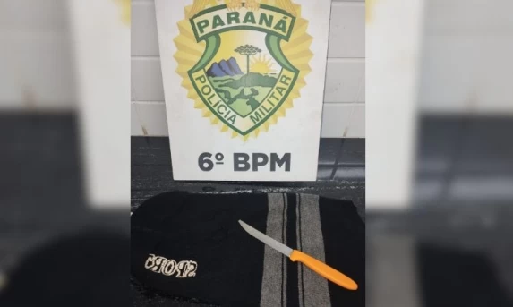 CONFRONTO EM CATANDUVAS: POLÍCIA PRENDE INDIVÍDUO ARMADO COM FACA APÓS AMEAÇAS E RESISTÊNCIA EM FRENTE AO DESTACAMENTO