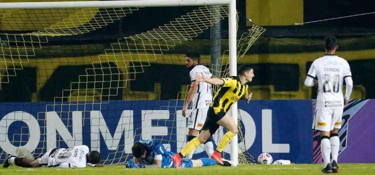 Corinthians é goleado e se despede da Sul-Americana