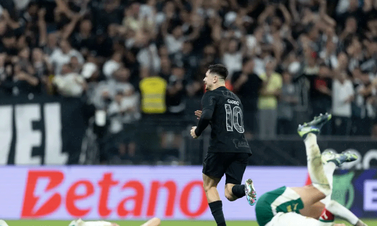 Corinthians vence clássico com o Palmeiras para se afastar do Z4