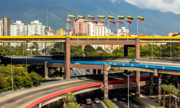 Crise na Venezuela: Equipe dos EUA chega a Caracas para avaliar reabertura de embaixada
