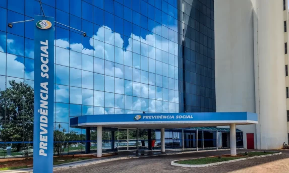 Dataprev confirma vazamento de 2,8 milhões de CPFs no sistema do INSS; falha afetou segurados vivos e falecidos