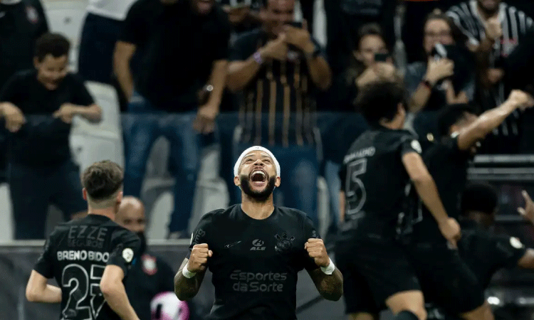 Depay brilha e Corinthians vence para ficar perto da Pré-Libertadores