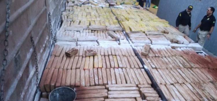 DESCAMINHO: PRF encontra mais de 3 toneladas de maconha em carreta paraguaia na BR-277.