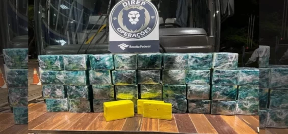 DESCAMINHO: Receita Federal apreende 140 kg de cocaína em ônibus na BR-277.