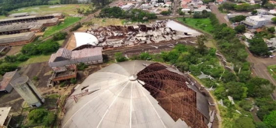 Destruição em Cascavel foi causada por tornado, confirma Simepar.