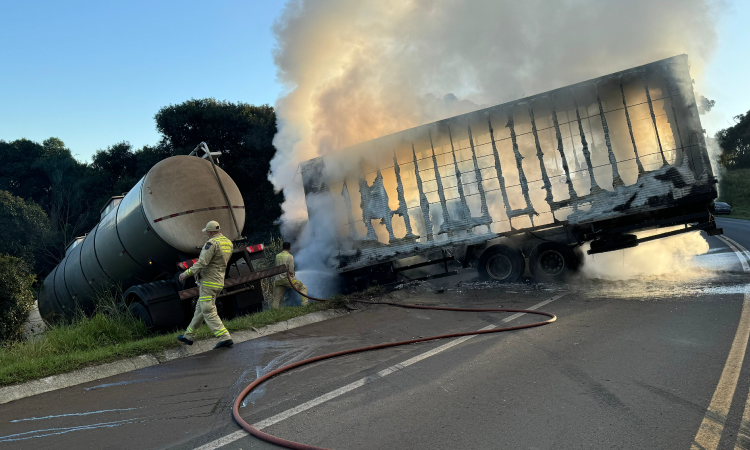 Dois caminhoneiros morrem em grave acidente na BR 277.