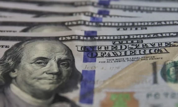 Dólar cai para R$ 5,52 com possível acordo entre EUA e União Europeia