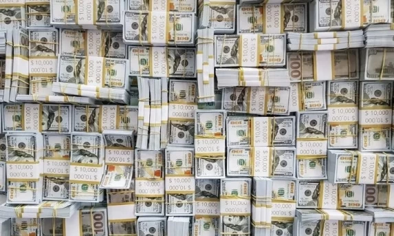 Dólar sobe 0,47% e se aproxima de R$ 5,20 com cenário externo mais cauteloso