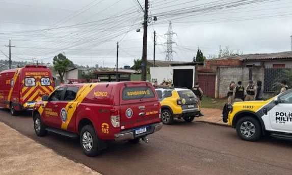 Duplo homicídio é registrado na rua da Tijuca em Cascavel; carro suspeito é encontrado incendiado.