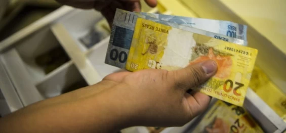 ECONOMIA: Bancos alertam para golpes no Programa Desenrola Brasil.