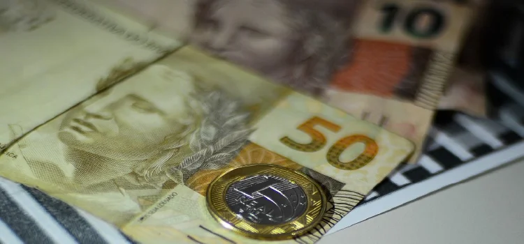ECONOMIA: Contas públicas têm superávit de R$ 16,7 bilhões em agosto