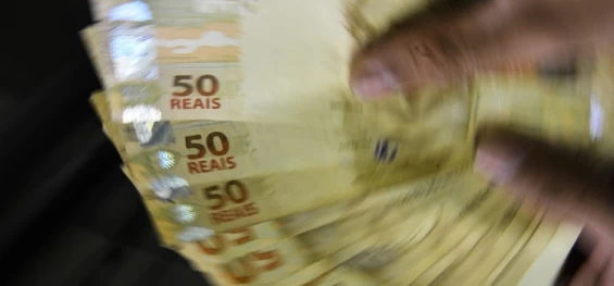 ECONOMIA: Desenrola beneficiará famílias com dívidas de até R$ 5 mil.