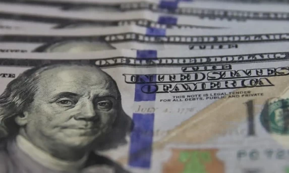 ECONOMIA: Dólar cai para R$ 4,85 e atinge menor valor do ano.