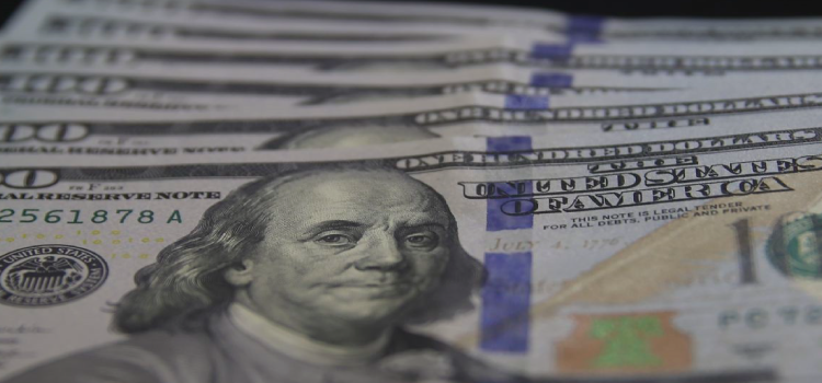 ECONOMIA: Dólar cai para R$ 5,16 e fecha no menor valor em 20 dias.