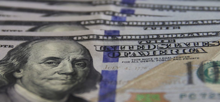 ECONOMIA: Dólar cai para R$ 5,16 na última sessão antes do carnaval.
