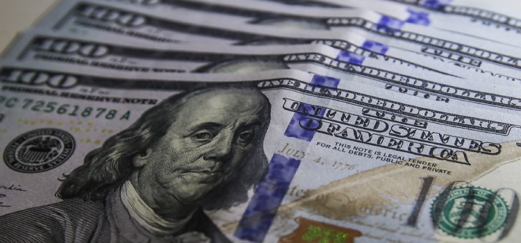 ECONOMIA: Dólar cai para R$ 5,22, mas sobe 1,49% na semana.