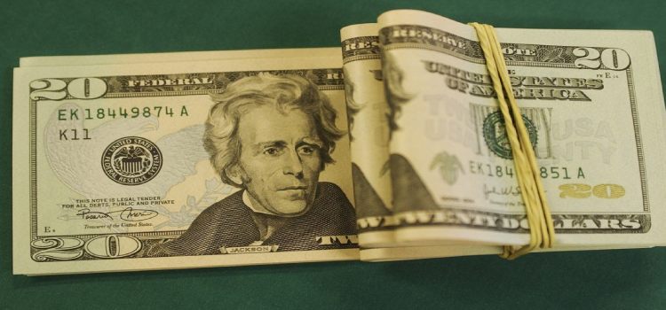 ECONOMIA: Dólar cai para R$ 5,23 e fecha no menor valor do ano.