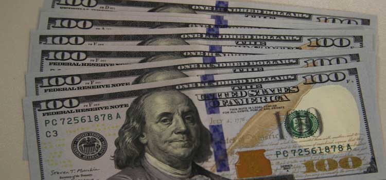 ECONOMIA: Dólar cai para R$ 5,35 com alívio internacional.