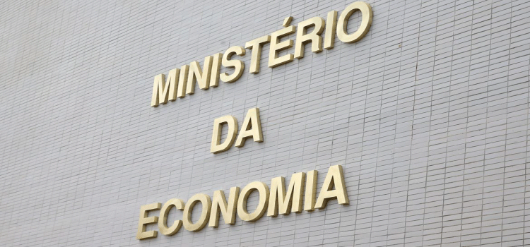 ECONOMIA: Governo Central tem superávit primário de R$ 10,95 bilhões em setembro.