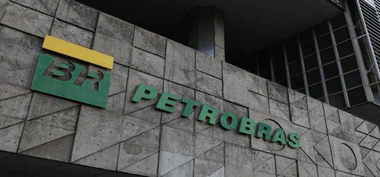 ECONOMIA: Governo federal anuncia troca de presidente da Petrobras.