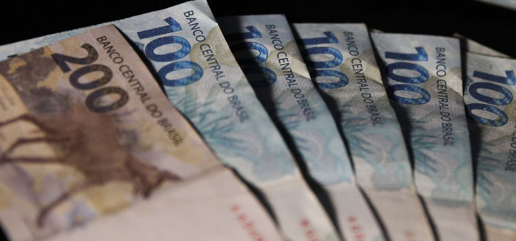 ECONOMIA: Governo propõe salário mínimo de R$ 1.389 em 2024, sem aumento real.