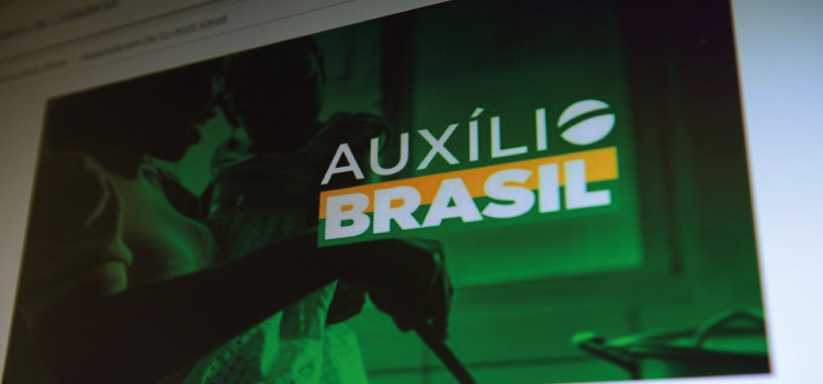 ECONOMIA: Lei que cria o Auxílio Brasil é publicada no Diário Oficial da União