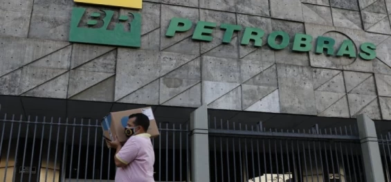 ECONOMIA: Petrobras reduz preço da gasolina em 4,66% para distribuidoras.
