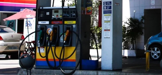 ECONOMIA: Petrobras reduz preços da gasolina em 5,3% e do GLP em 3,9%.