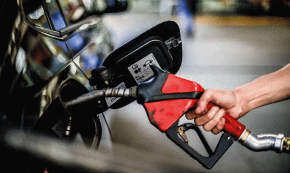 ECONOMIA: Preço da gasolina sobe a partir de quinta-feira com aumento de imposto.