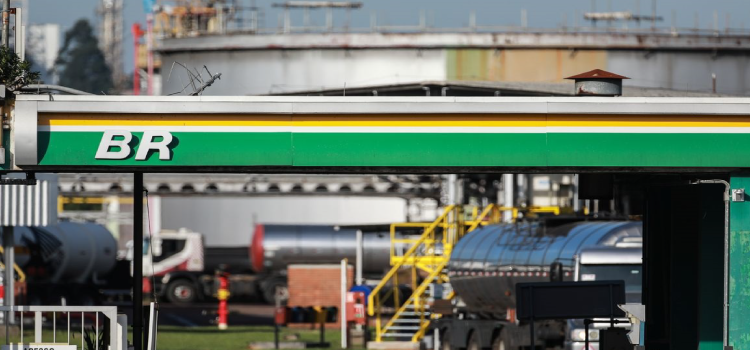 ECONOMIA: Preço do diesel cai R$ 0,18 nas distribuidoras, nesta quinta-feira.
