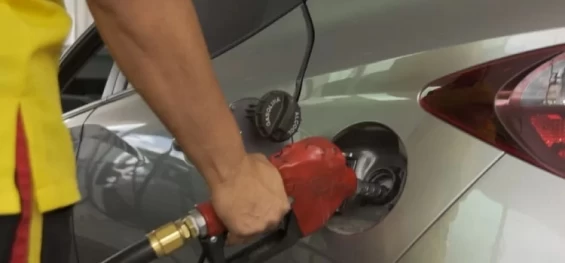 ECONOMIA: Puxada por gasolina, prévia da inflação acelera e atinge 5% em 12 meses.