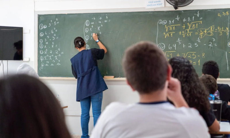 Educação do PR abre PSS para contratar professores e pedagogos com salários de até R$ 6,9 mil