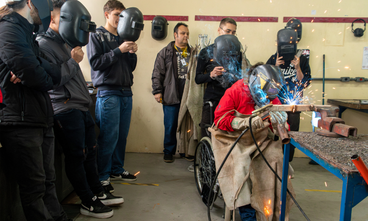 Educação e Carreira: Ensino técnico da rede estadual do Paraná impulsiona entrada de estudantes no mercado de trabalho