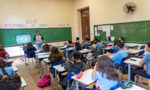 EDUCAÇÃO: Governo autoriza convocação de mais 1.144 professores aprovados no último concurso.