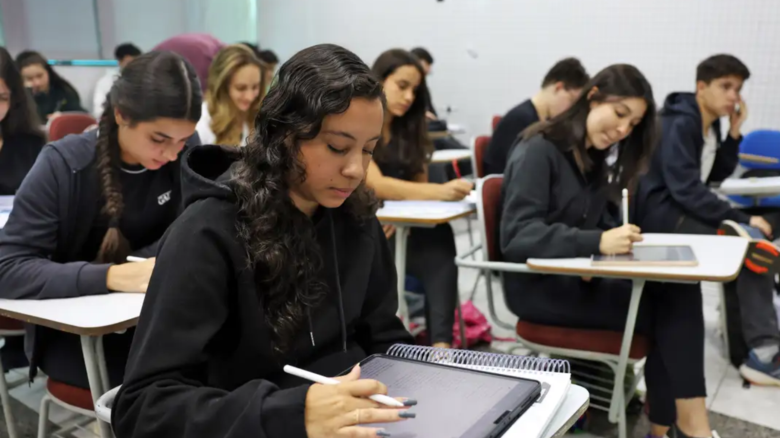 EDUCAÇÃO: TUDO O QUE VOCÊ PRECISA SABER PARA A PROVA DE REDAÇÃO DO ENEM 2025 NESTE DOMINGO