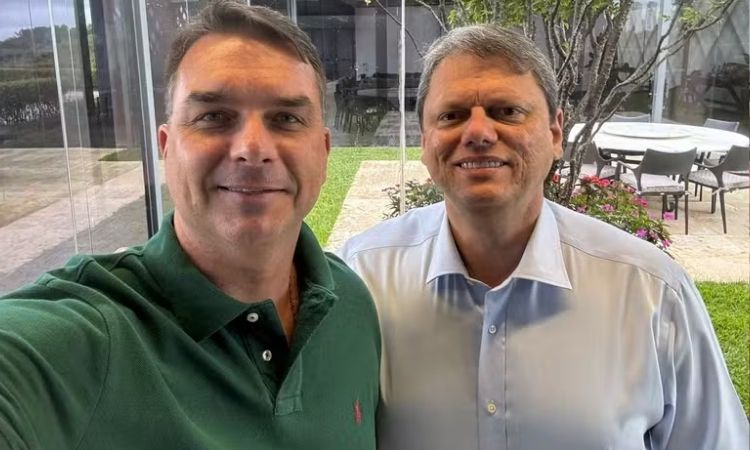 Eleições 2026: Pesquisa Mostra Flávio Bolsonaro como Principal Nome da Oposição; Tarcísio se Aproxima de Lula no 2º Turno