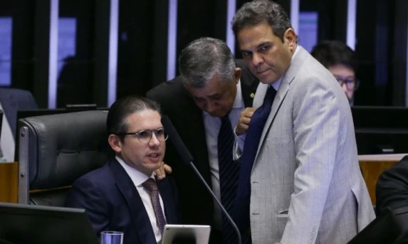 Em derrota para o governo, Congresso derruba decretos do novo IOF.