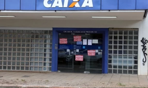 Empregados da Caixa rejeitam proposta e greve nacional continua