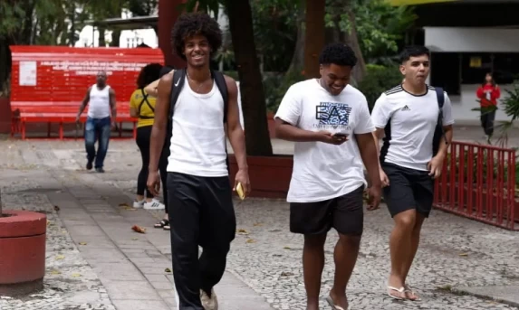 Enem 2025: prazo para pedir isenção da taxa acaba nesta sexta