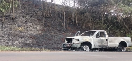 ESPIGÃO ALTO DO IGUAÇU:  Camionete é destruída pelo fogo na PR-473.