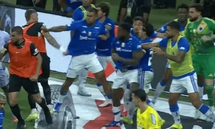 Esporte: Árbitro relata 23 expulsões após pancadaria generalizada no clássico entre Cruzeiro e Atlético-MG