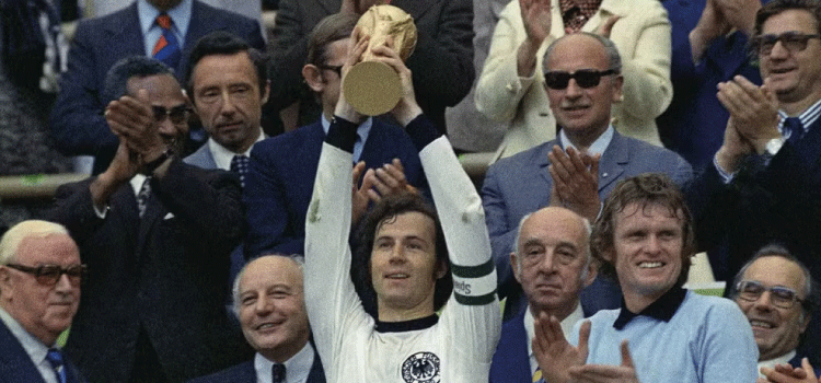 ESPORTE: Franz Beckenbauer, lenda do futebol mundial, morre aos 78 anos.