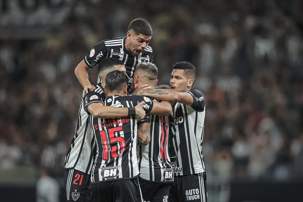 ESPORTES: Atlético-MG incorpora espírito de luta, evolui em campo e cresce no Brasileirão.