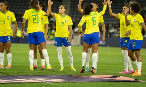 ESPORTES: Brasil derrota México e se garante na decisão da Copa Ouro feminina