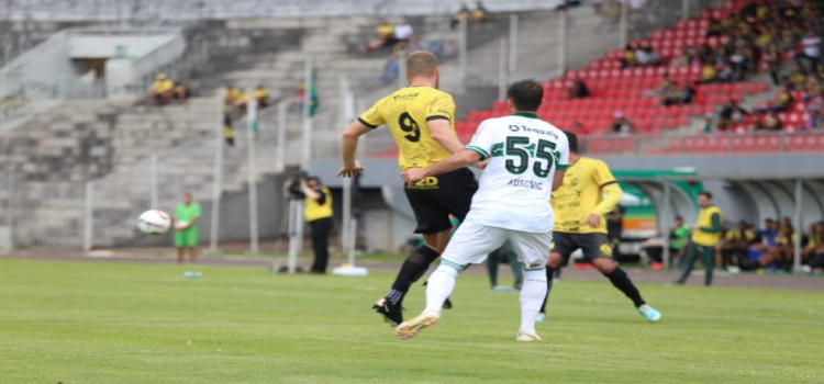 ESPORTES: Cascavel empata com Coritiba e mantém 7ª posição.