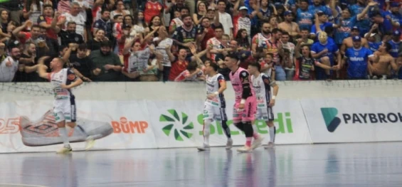 ESPORTES: Cascavel Futsal supera o Foz Cataratas e larga em vantagem na luta pela semifinal da Série Ouro.